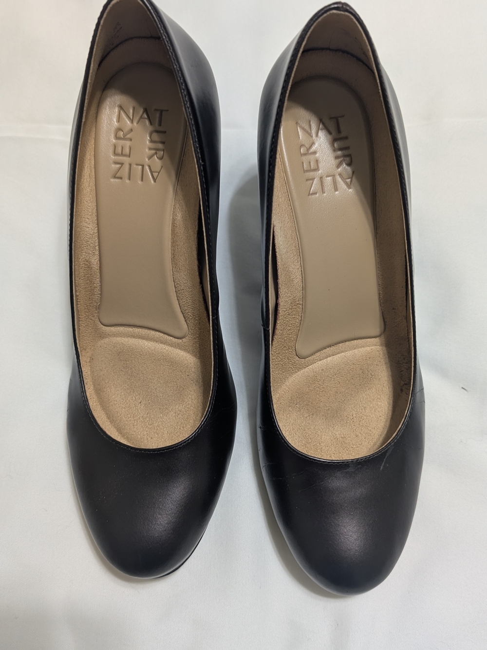 Naturalizer Black Rounded-Toe Leather Heels